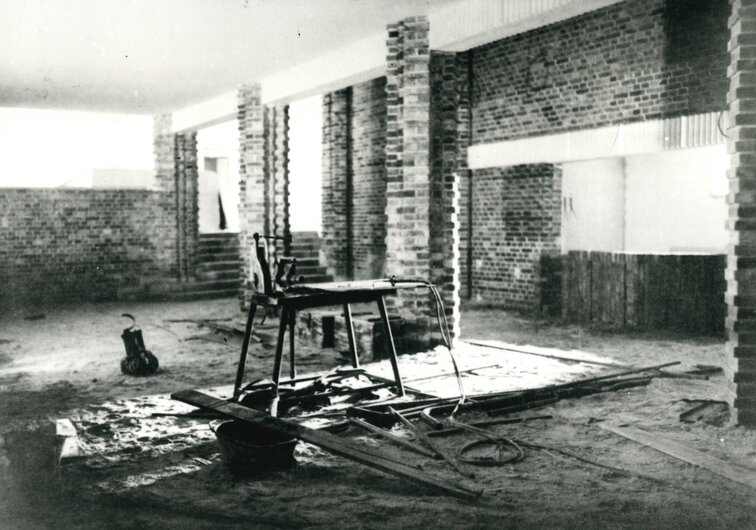 Neuaufbau des Garderobenfoyers des Stadttheaters Halberstadt um 1949