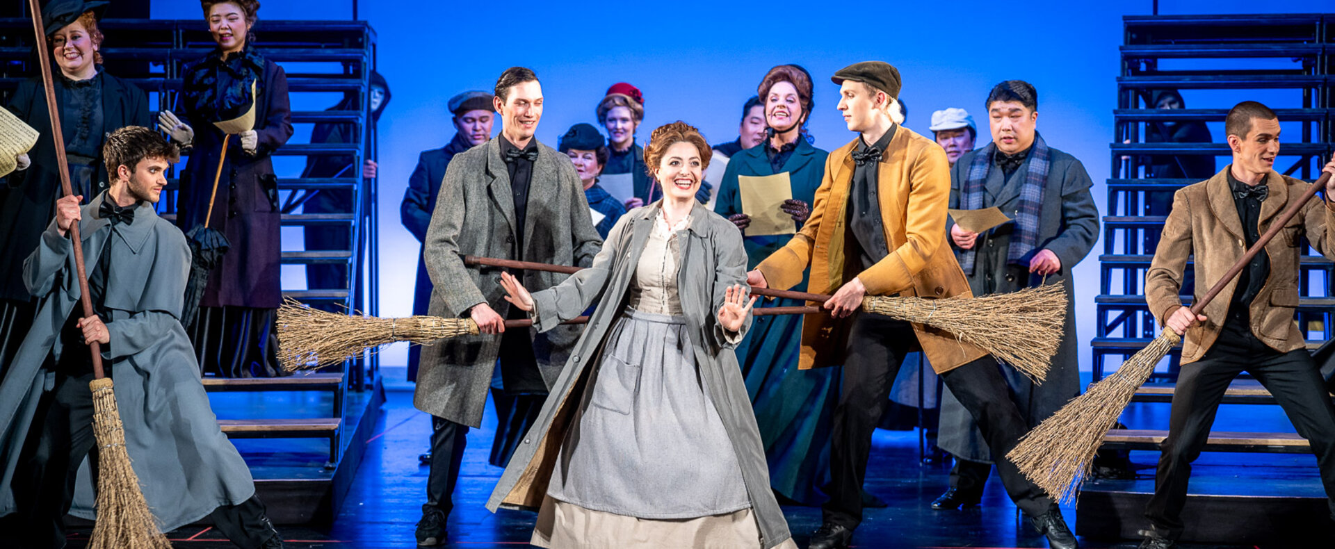 Szene in der Produktion Das Phantom am Harztheater mit der Hauptdarstellerin Bénédicte Hilbert und dem Tanzensemble