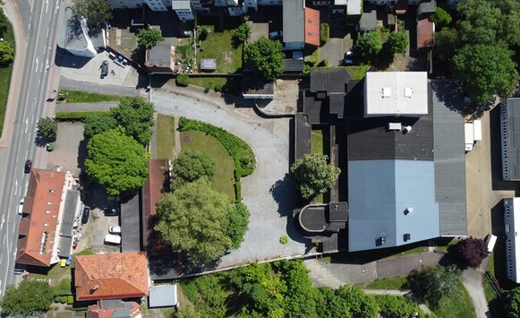 Harztheater Auenmüllerplatz Luftaufnahme des Großen Hauses Halberstadt mit Theatervorplatz