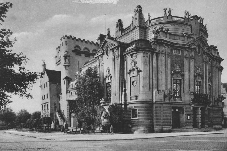 Außenansicht des Stadttheaters Halberstadt in der Richard-Wagner-Straße 1905 bis 1945