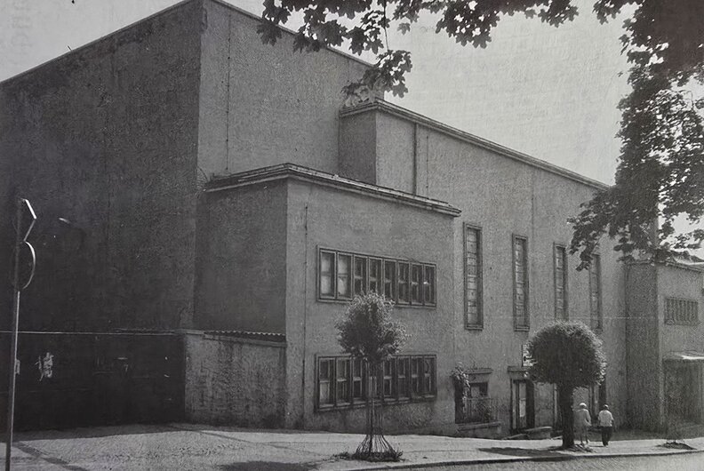 Außenaufnahme des Großes Hauses Quedlinburg, damals Schillings Theater genannt, am Marschlinger Hof, Zustand Mai 1994